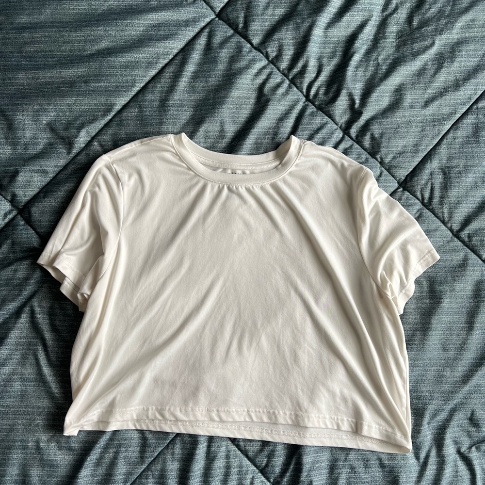 Basic white cropped tee